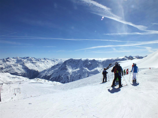 RS14801_Skifahren auf der Piste_Sölden_SnowT rex_0914-bearbeitet-scr.jpeg